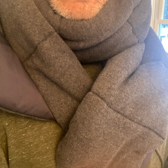 Banana Republic “Down” Poly filled scarf Navy/Grey - Picture 3 of 10